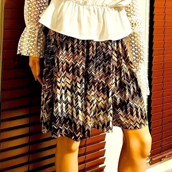 NWOT New York & Co. Poly/Spandex Skirt. Size XS, Knee-Length. - Picture 1 of 5